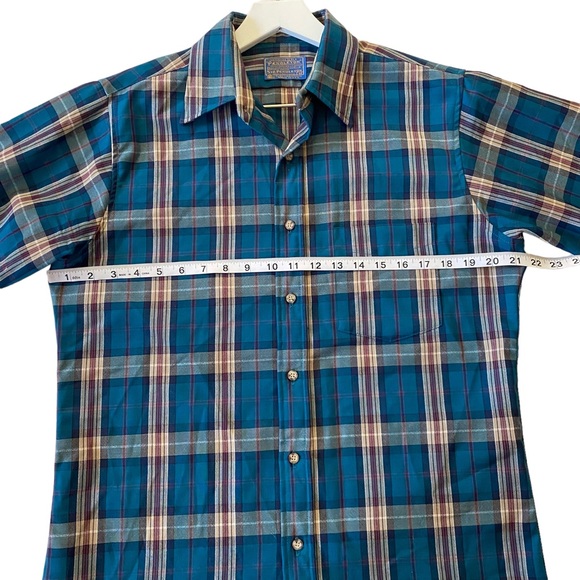 🚫SOLD🚫 Vintage Pendleton 100% Virgin Wool Plaid Button Down Shirt Size Medium - Picture 6 of 11